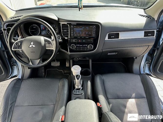 Mitsubishi Outlander 38 interauto-car