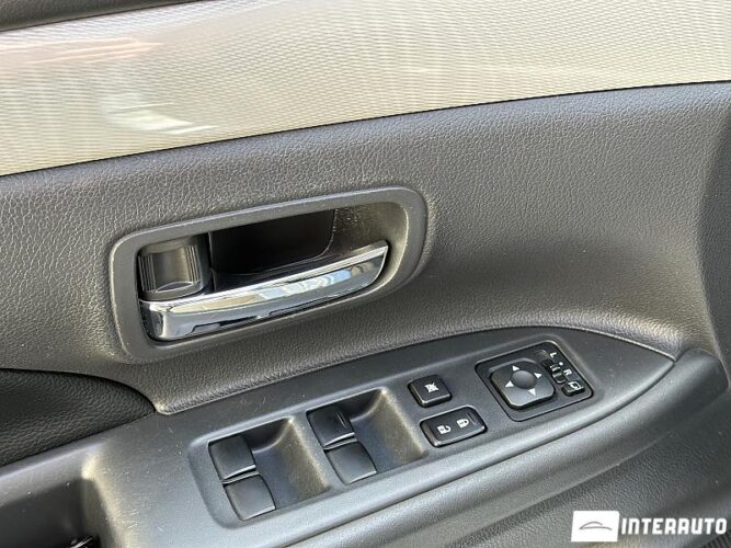 Mitsubishi Outlander 43 interauto-car