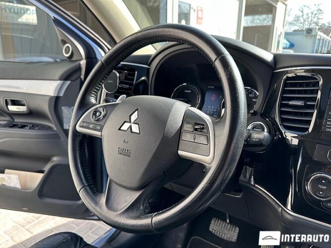 Mitsubishi Outlander 37 interauto-car