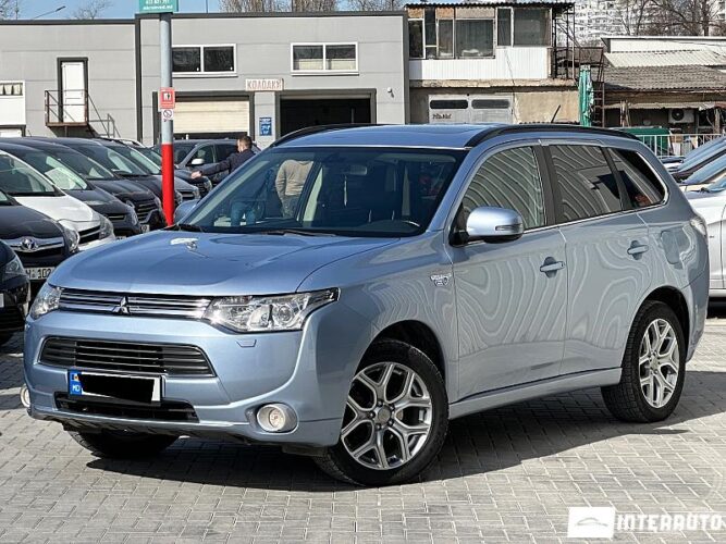 Mitsubishi Outlander 31 interauto-car