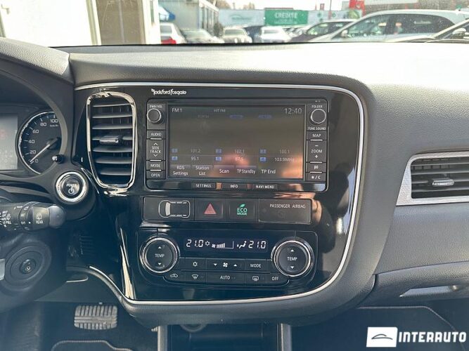 Mitsubishi Outlander 41 interauto-car