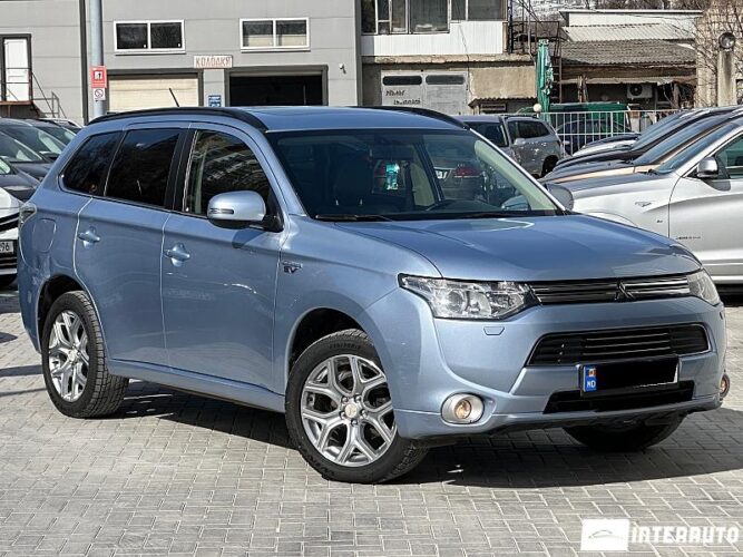 Mitsubishi Outlander 33 interauto-car
