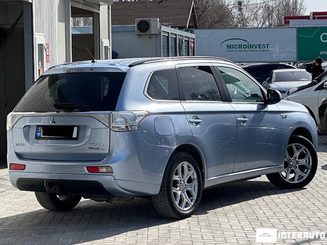 Mitsubishi Outlander 34 interauto-car