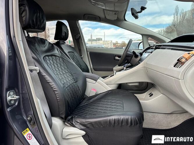 Toyota Prius 42 interauto-car