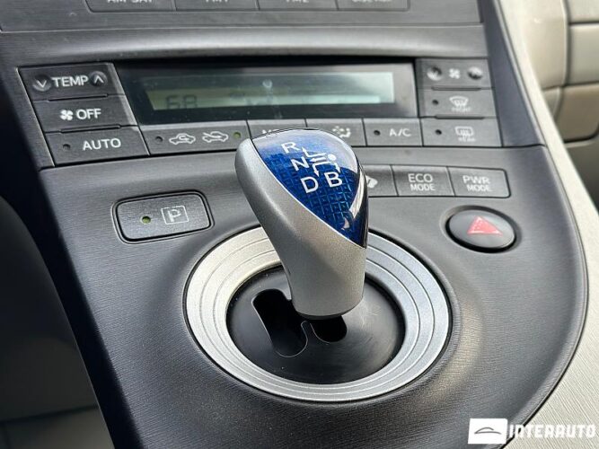 Toyota Prius 41 interauto-car