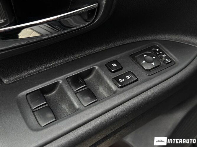 Mitsubishi Outlander 54 interauto-car