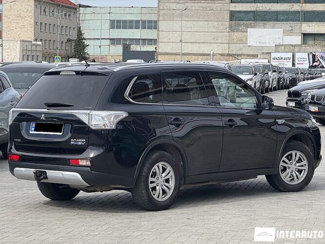 Mitsubishi Outlander 37 interauto-car