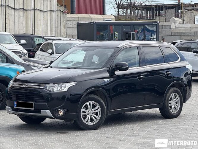 Mitsubishi Outlander 36 interauto-car