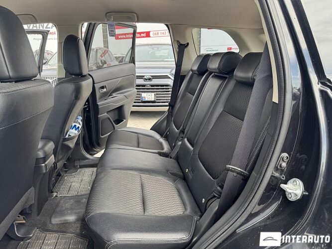 Mitsubishi Outlander 50 interauto-car