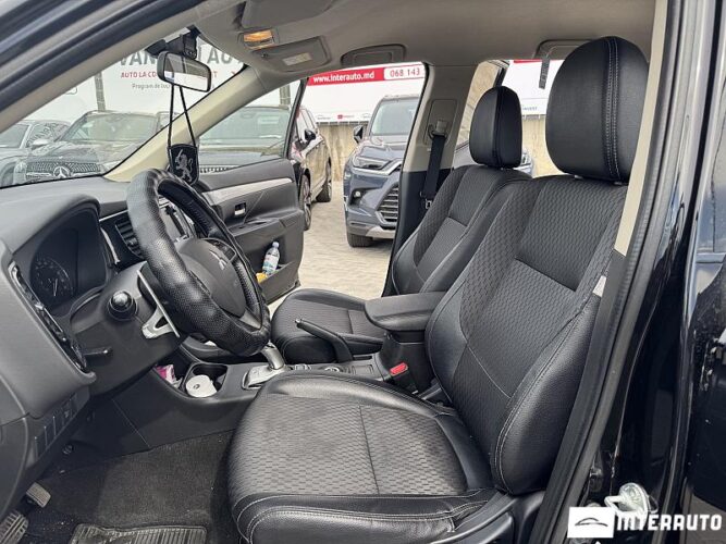 Mitsubishi Outlander 38 interauto-car
