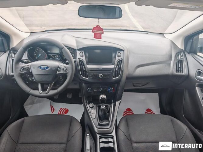 Ford Focus 37 interauto-car