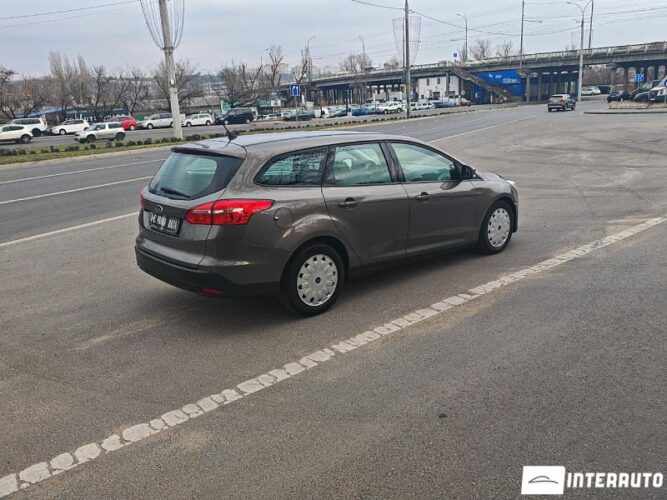 Ford Focus 32 interauto-car
