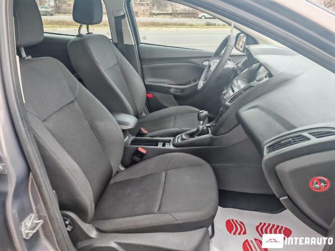 Ford Focus 38 interauto-car