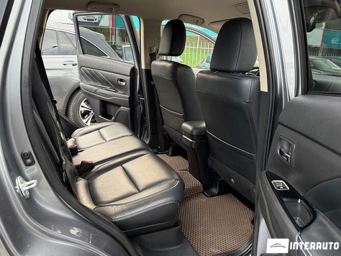Mitsubishi Outlander 47 interauto-car