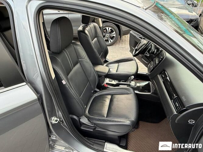 Mitsubishi Outlander 49 interauto-car