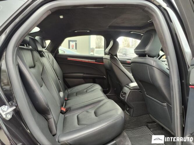 Ford Fusion 37 interauto-car