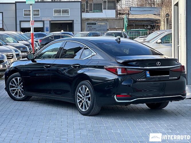 Lexus ES 300h 38 interauto-car