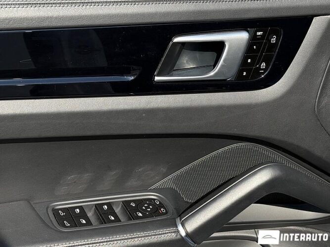 Porsche Cayenne 47 interauto-car