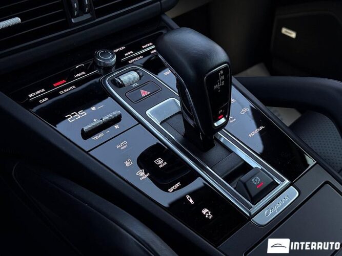 Porsche Cayenne 57 interauto-car