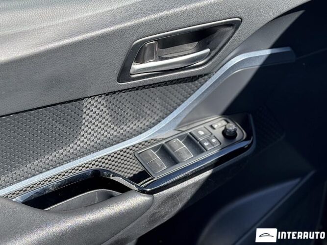 Toyota C-HR 39 interauto-car