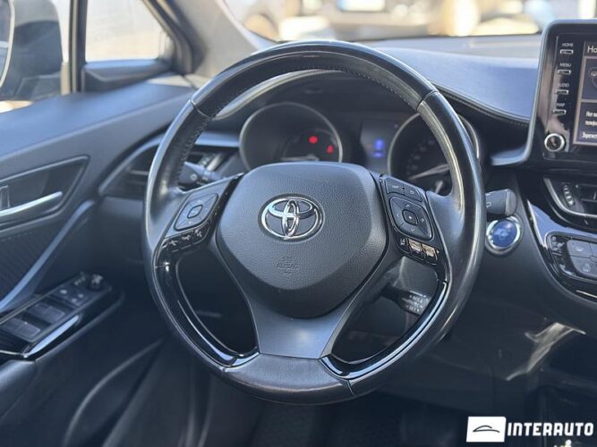Toyota C-HR 43 interauto-car