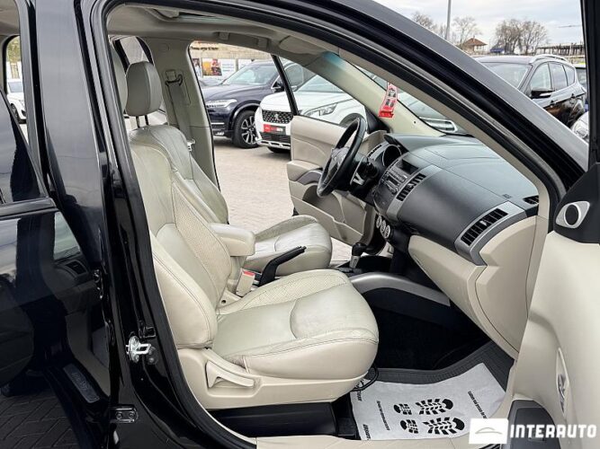 Mitsubishi Outlander XL 49 interauto-car