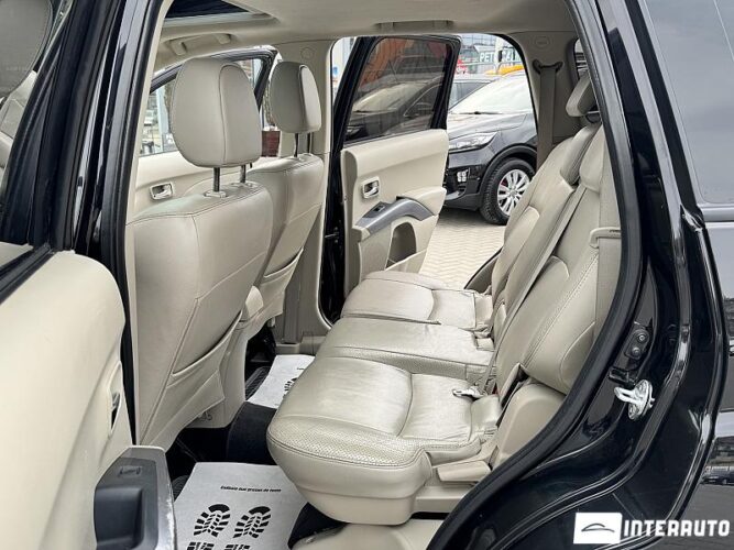 Mitsubishi Outlander XL 46 interauto-car