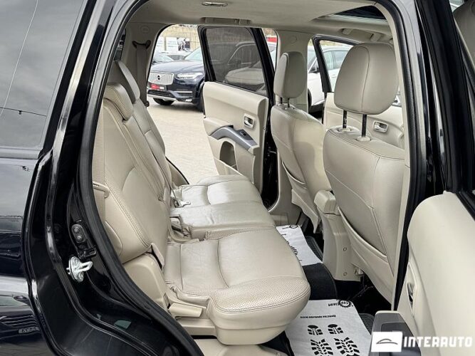 Mitsubishi Outlander XL 48 interauto-car