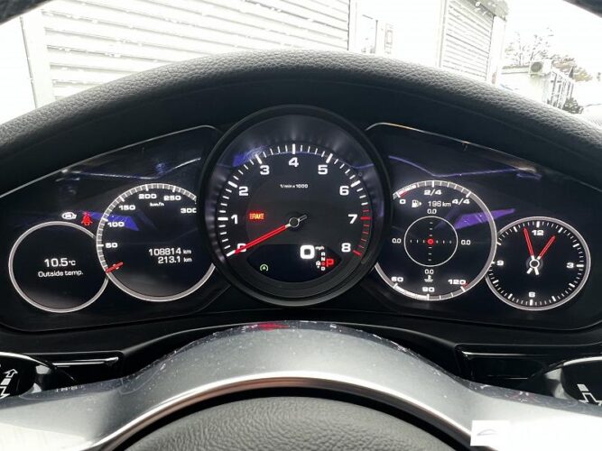 Porsche Panamera 40 interauto-car