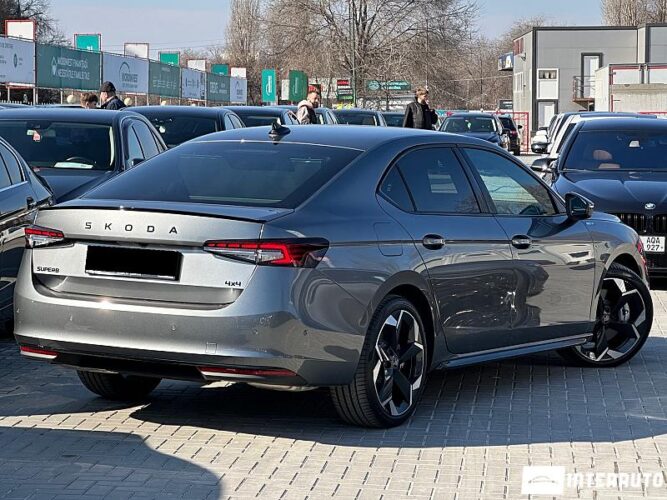 Skoda Superb 41 interauto-car