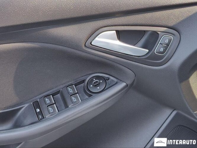 Ford Focus 29 interauto-car