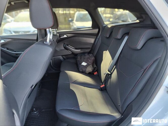 Ford Focus 37 interauto-car