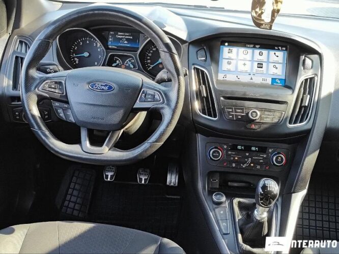 Ford Focus 32 interauto-car