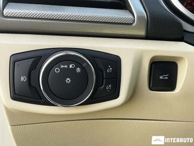 Ford Fusion 43 interauto-car