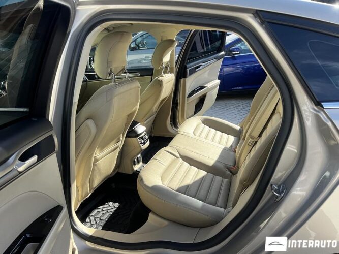 Ford Fusion 37 interauto-car