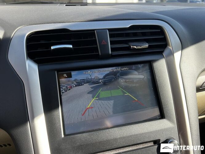 Ford Fusion 41 interauto-car