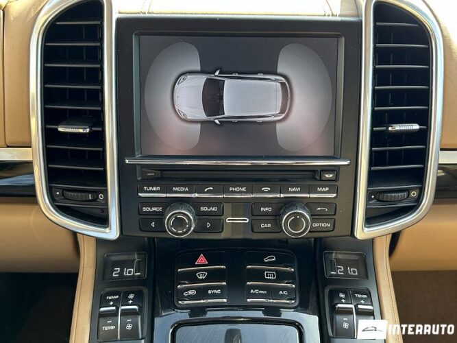 Porsche Cayenne 42 interauto-car