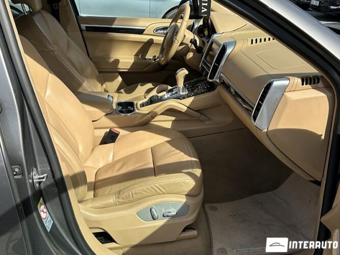 Porsche Cayenne 44 interauto-car