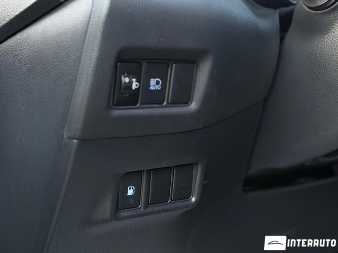 Toyota C-HR 38 interauto-car