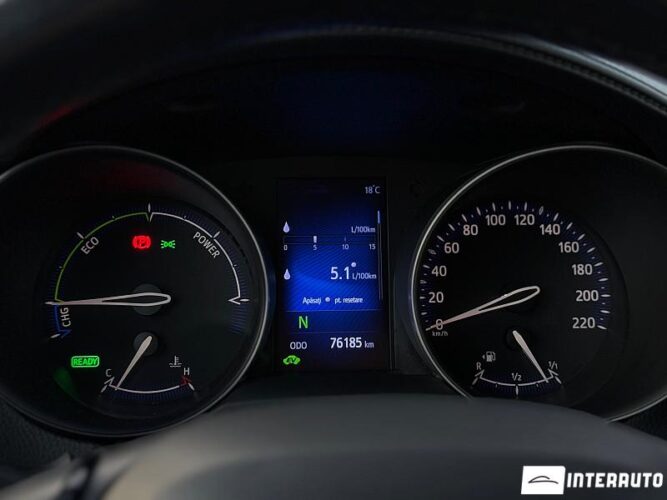 Toyota C-HR 41 interauto-car