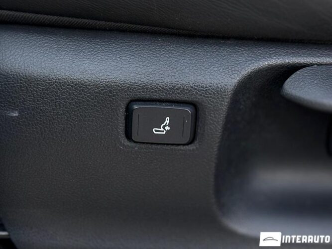 Toyota C-HR 36 interauto-car