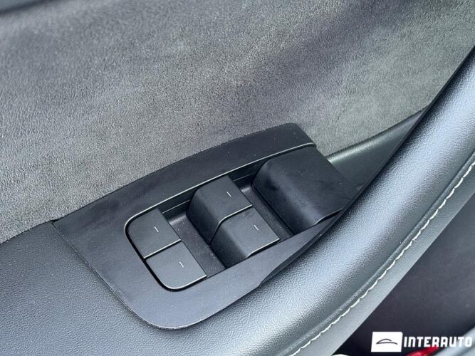 Tesla Model 3 43 interauto-car