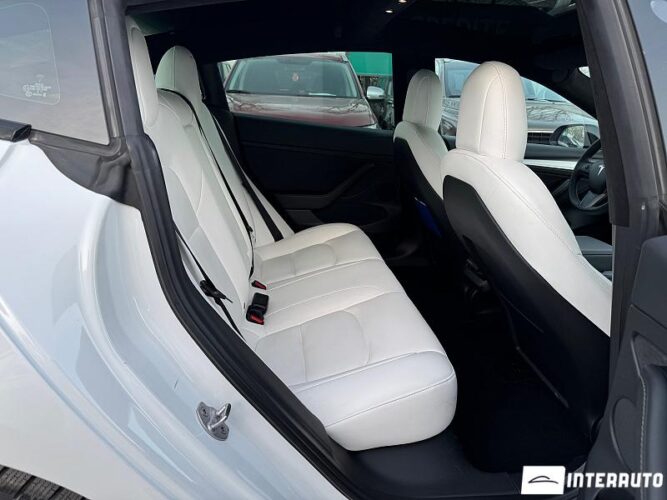 Tesla Model 3 35 interauto-car