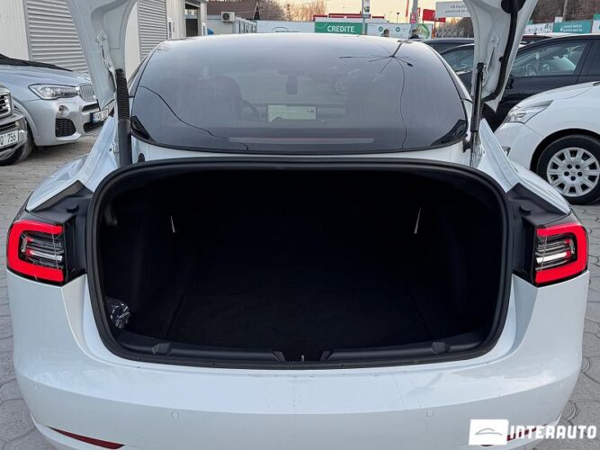Tesla Model 3 42 interauto-car
