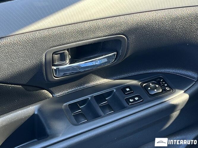 Mitsubishi Outlander 37 interauto-car