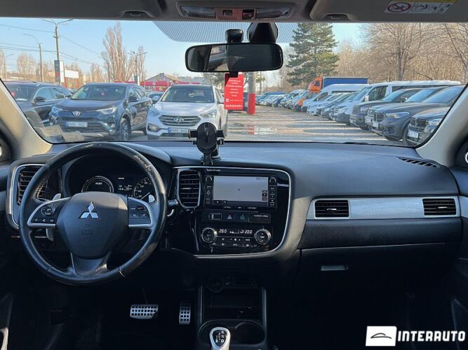 Mitsubishi Outlander 41 interauto-car