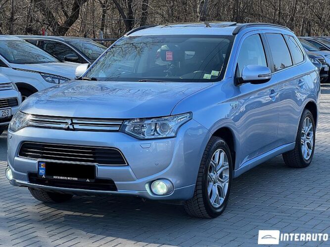 Mitsubishi Outlander 33 interauto-car
