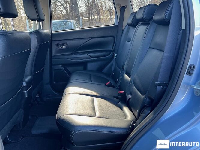 Mitsubishi Outlander 49 interauto-car