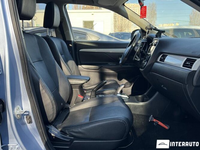 Mitsubishi Outlander 48 interauto-car