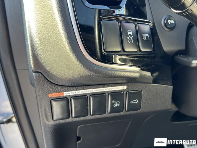 Mitsubishi Outlander 39 interauto-car